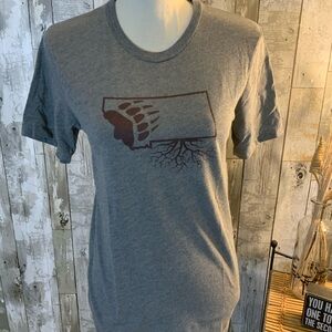 Montana Grizzlies short sleeve t-shirts. Size S